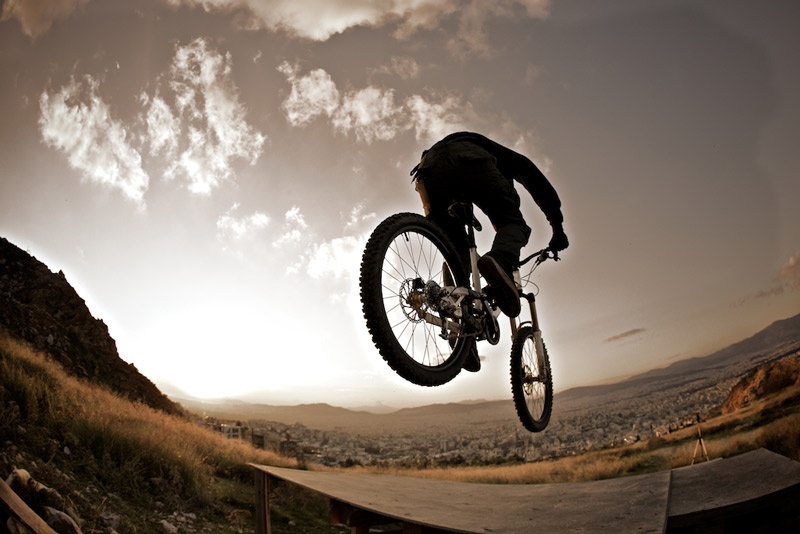 Καταβάσεις με downhill στο κέντρο της Αθήνας