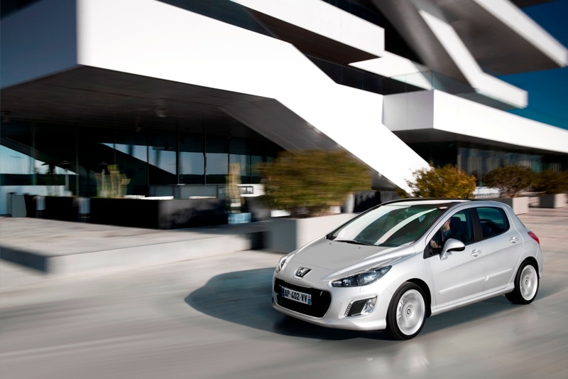 Στη Γενεύη το ανανεωμένο Peugeot 308