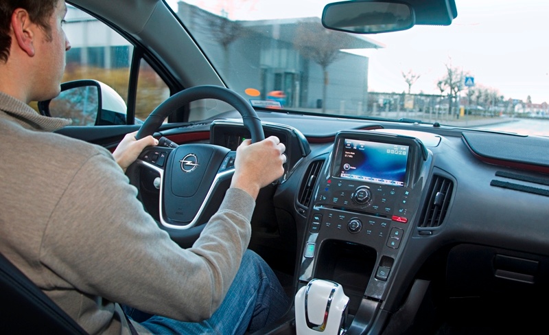 Opel Ampera: Προσιτή ηλεκτροκίνηση