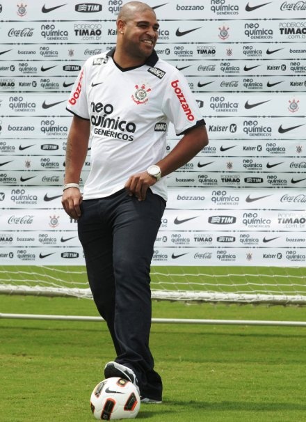 Παρουσιάστηκε ο Αντριάνο (vd)