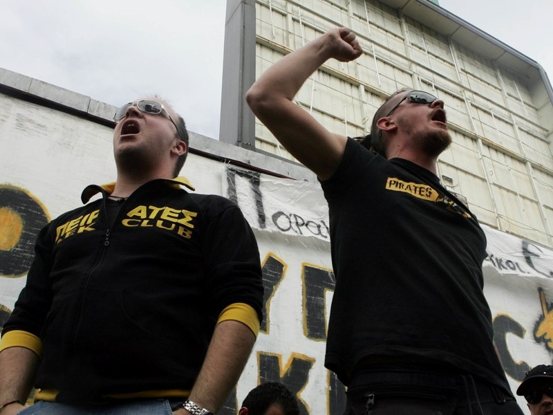 «Πληρώστε και… πάρτε δρόμο» (vd)