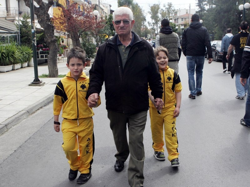 «Πληρώστε και… πάρτε δρόμο» (vd)