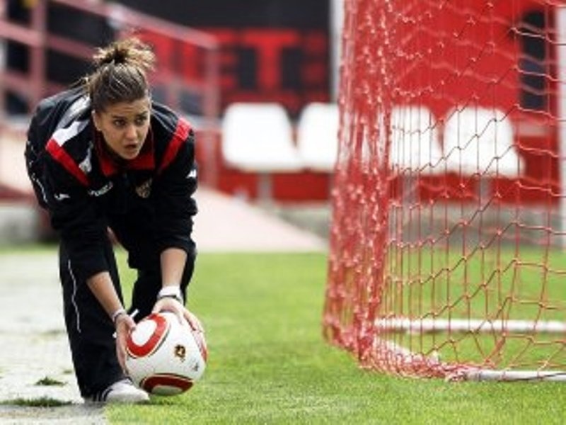 Τα… ball girls της Σεβίλλης (ph)
