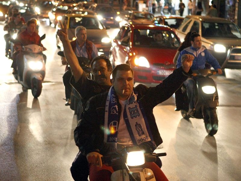 «Δεν παραδίδουμε τα όπλα»