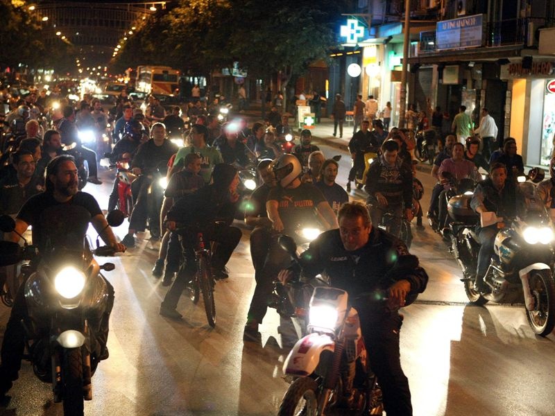 «Δεν παραδίδουμε τα όπλα»