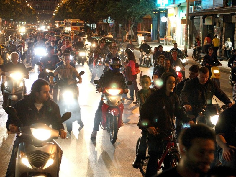 «Δεν παραδίδουμε τα όπλα»
