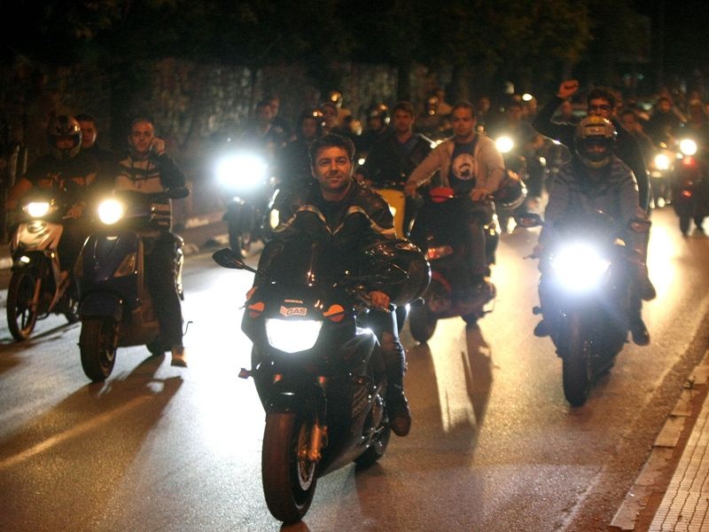 «Δεν παραδίδουμε τα όπλα»