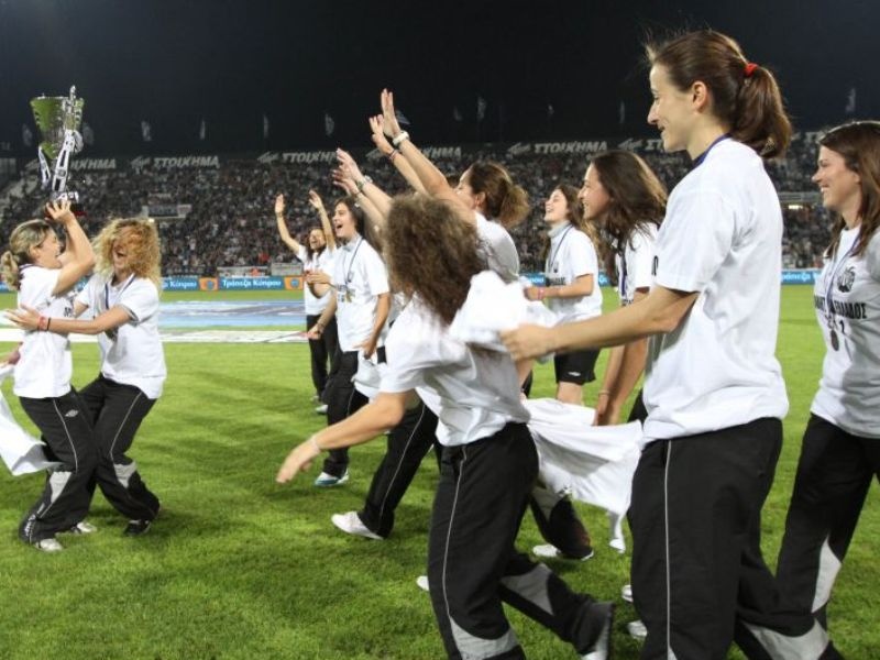 Αποθεώθηκαν οι πρωταθλήτριες (ph+vd)