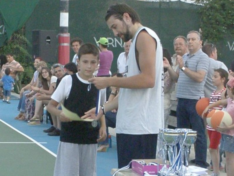 Εορταστικό τέλος για τις ακαδημίες