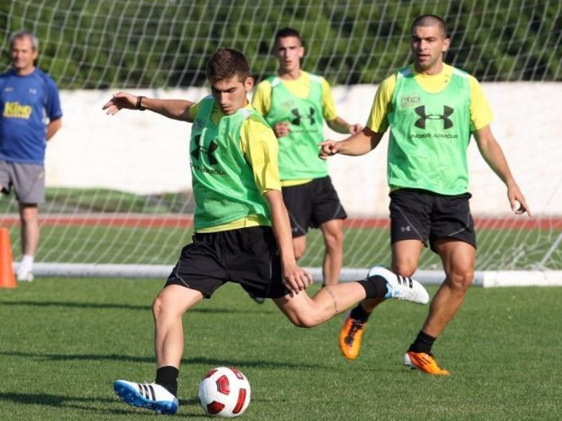 Τους τρέχει ο Τσιώλης!