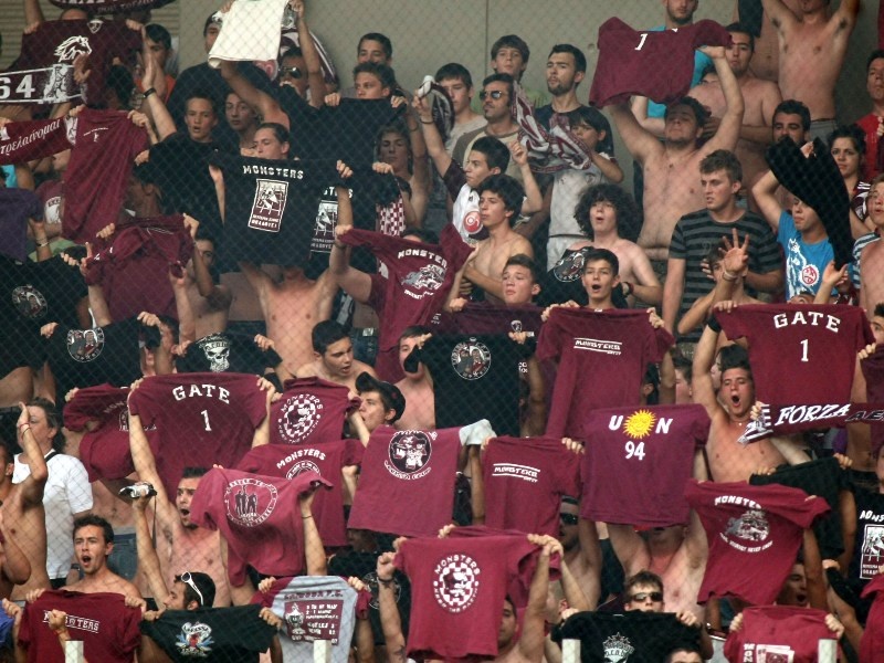 Οργή λαού στη Λάρισα (pics)
