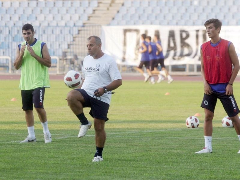 «Πρώτη» με τις... ακαδημίες (pics)