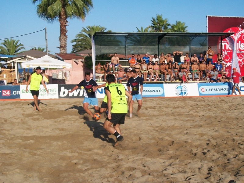 Δίδαξαν beach soccer!