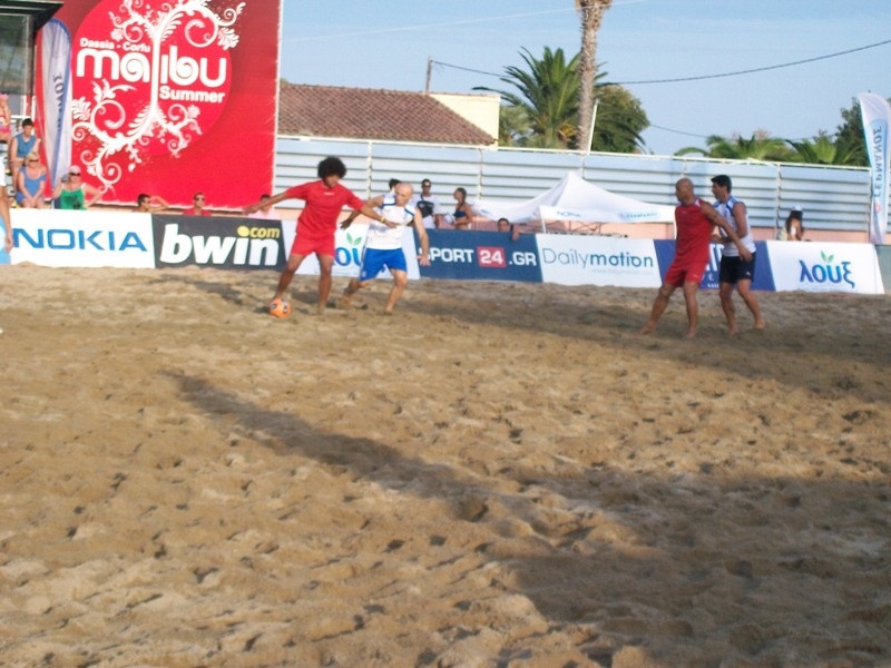 Δίδαξαν beach soccer!