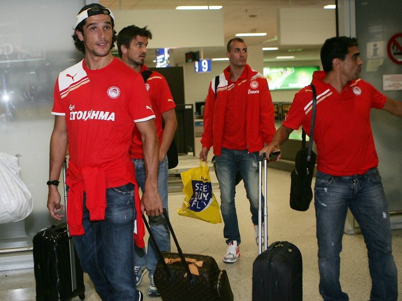 Έφτασε η αποστολή του Ολυμπιακού (photos)