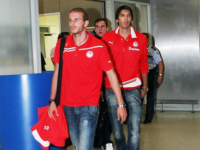 Έφτασε η αποστολή του Ολυμπιακού (photos)