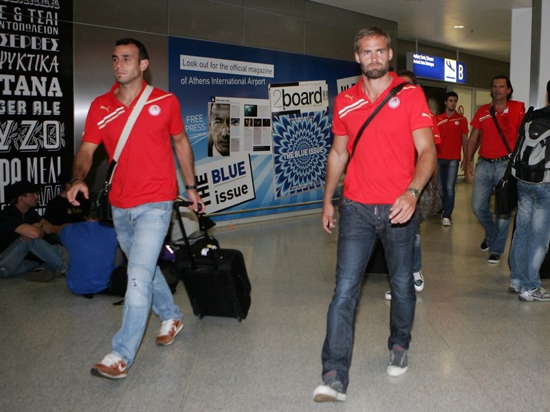 Έφτασε η αποστολή του Ολυμπιακού (photos)