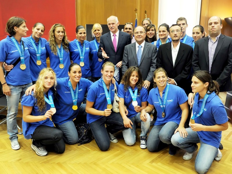 Τα φλας «άστραφταν» (video)