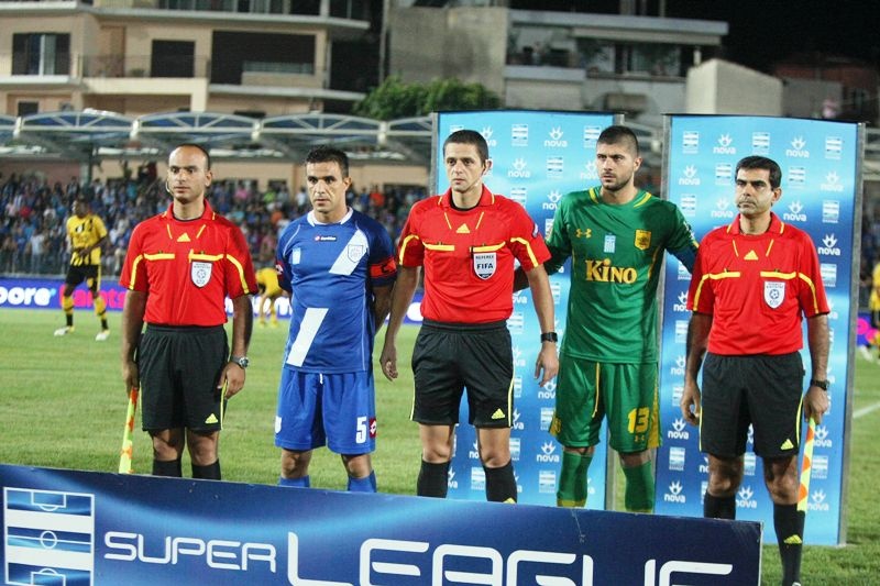 Έσπασε τα δοκάρια...(photos)