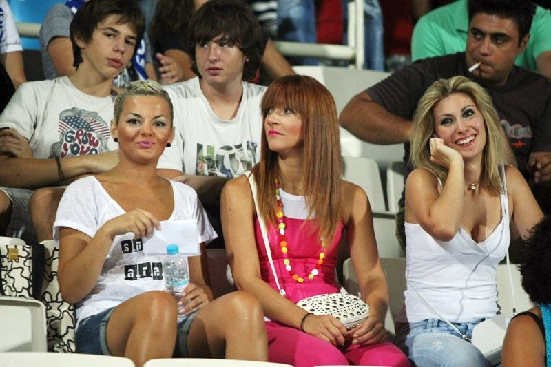 Έσπασε τα δοκάρια...(photos)