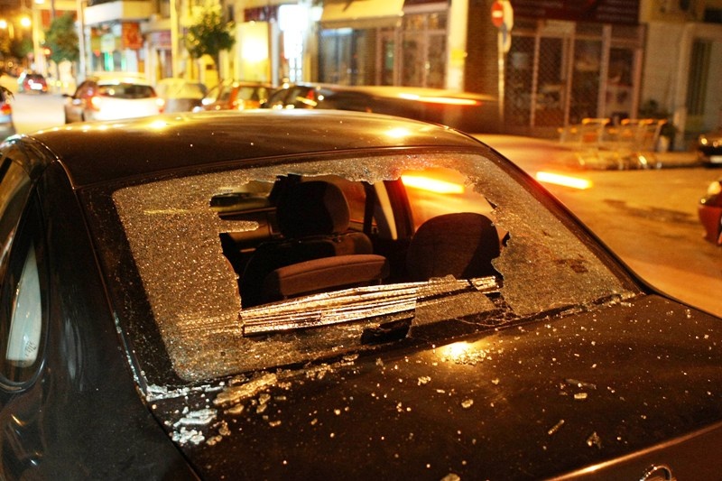 Βγήκαν μαχαίρια στα Πετράλωνα! (photos)