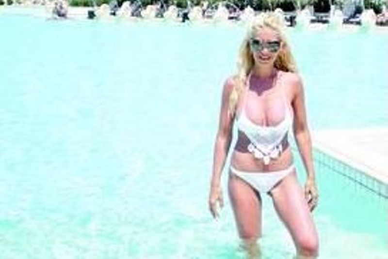 Ο Μάρα, η σέξι Ντάνα και τα δίδυμα!