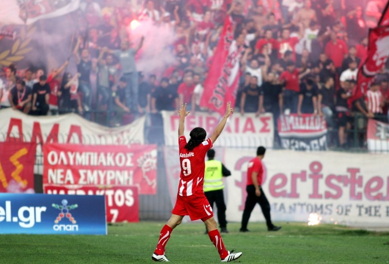 «Σκοτώνει» από τον πάγκο (photos + videos)