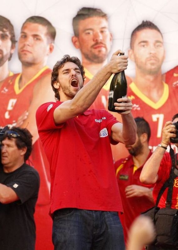 Αποθέωση για τους Ισπανούς!