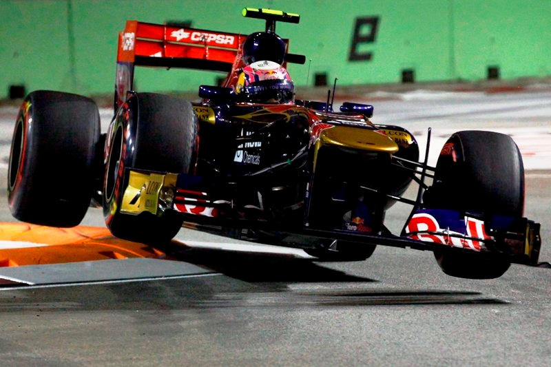 F1 Σιγκαπούρης: Με τα φώτα νυσταγμένα και βαριά