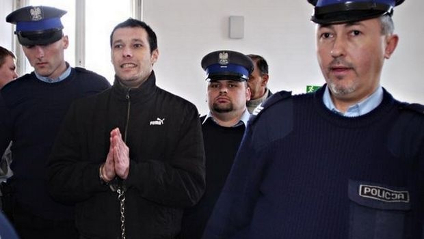 Της φυλακής τα σίδερα… είναι για μπαλαδόρους!