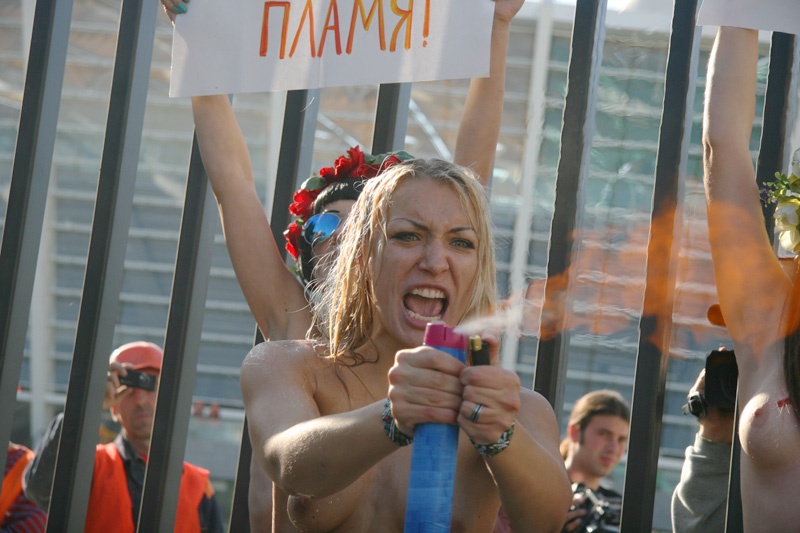 Νέα γυμνή διαμαρτυρία