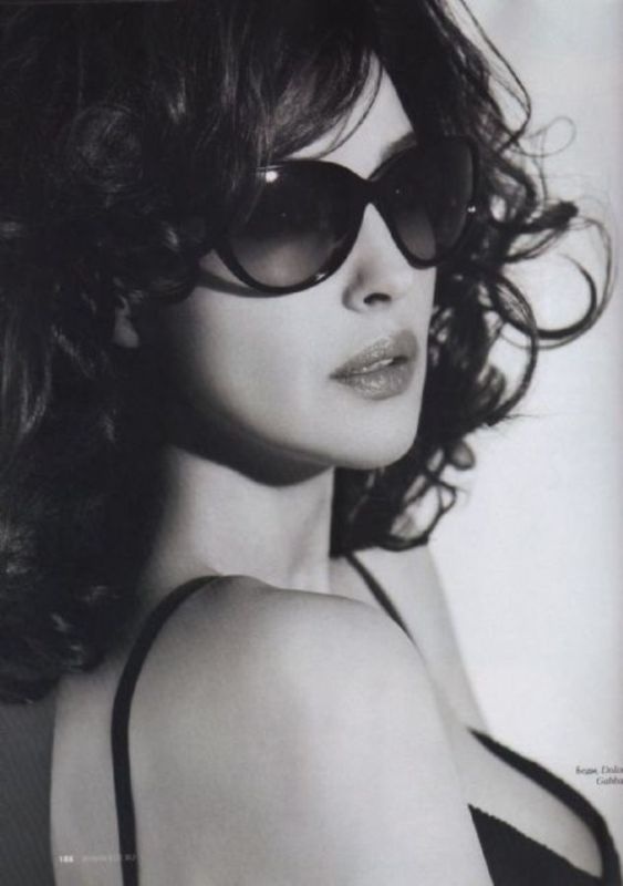 Η Monica Bellucci «ζεσταίνει» τους Ρώσους