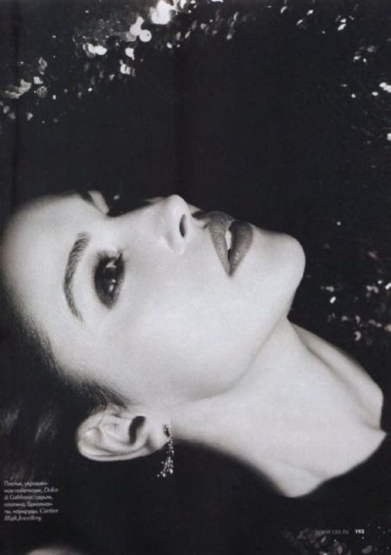 Η Monica Bellucci «ζεσταίνει» τους Ρώσους