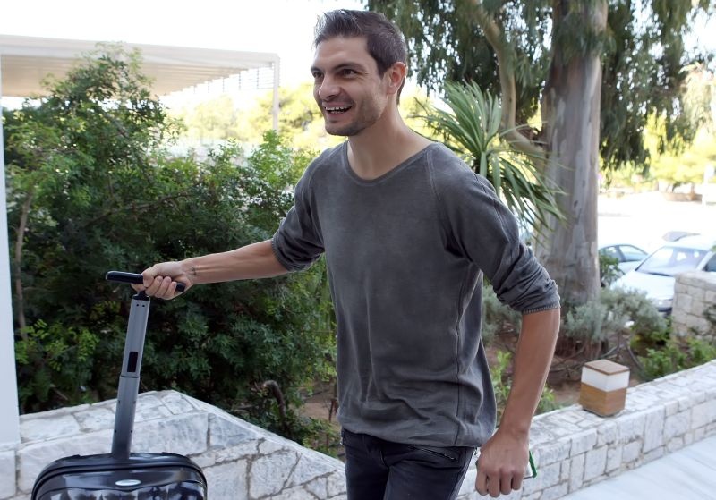 Ο Άγγελος που έκανε… του κεφαλιού του