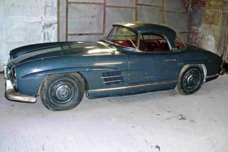 Μία Roadster στον Πειραιά