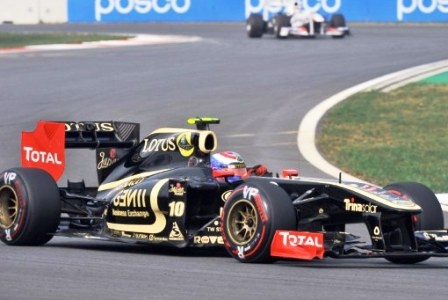 Ο Χάμιλτον άναψε «κόκκινο» στη Red Bull