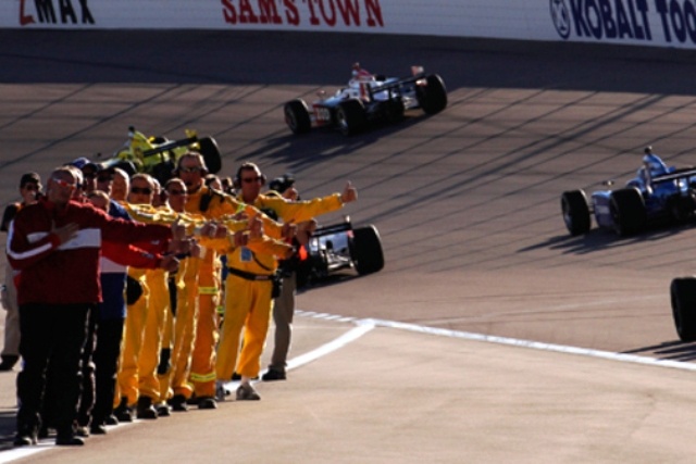 Σκοτώθηκε ο D. Wheldon σε αγώνα IndyCar! (video)