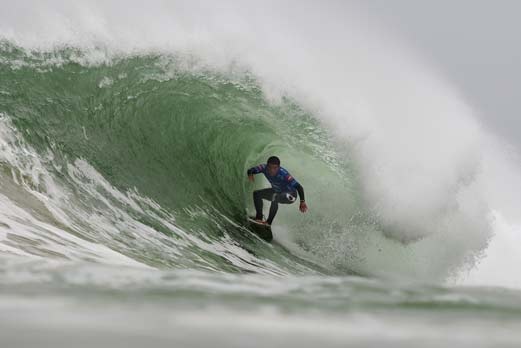 O Adriano De Souza νικητής του Rip Curl Portugal