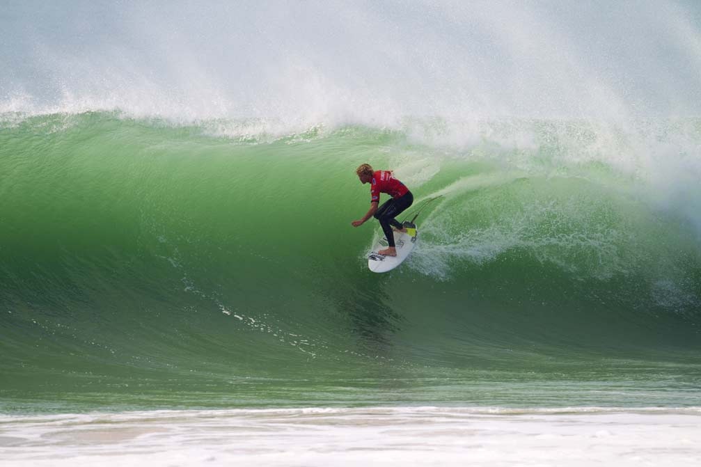 O Adriano De Souza νικητής του Rip Curl Portugal