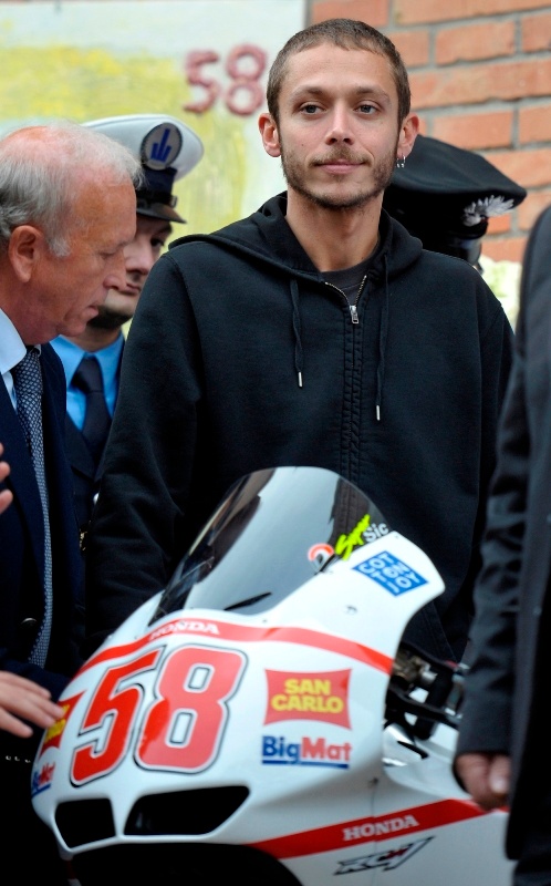 MotoGP:Το τελευταίο αντίο στον Σιμονσέλι (photos+video)