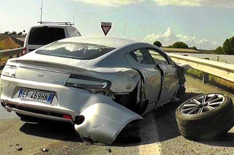 Πώς να καταστρέψεις μία Aston Martin Rapide