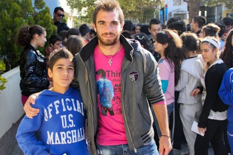 Μοίρασαν αυτόγραφα και εισιτήρια στην Καλλονή (photos)