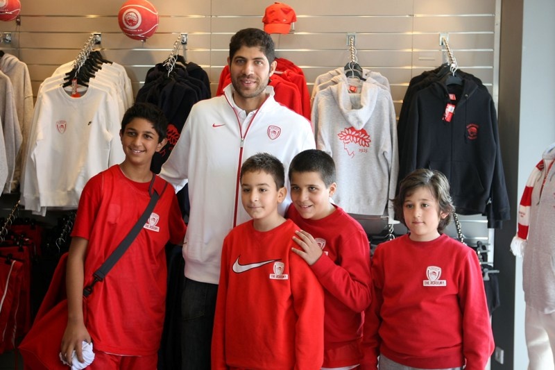 Κοντά στα παιδιά ο Βασιλόπουλος