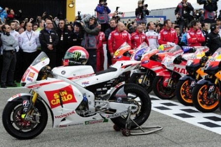 MotoGP Βαλένθια: Οι τιμές στον Sic (photo & Video)