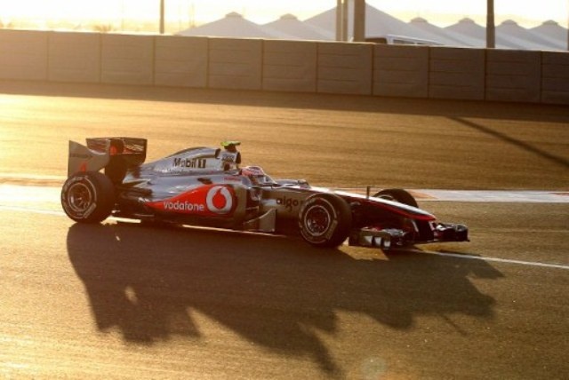 F1 Άμπου Ντάμπι: Συνεχίζει απτόητος ο Φέτελ