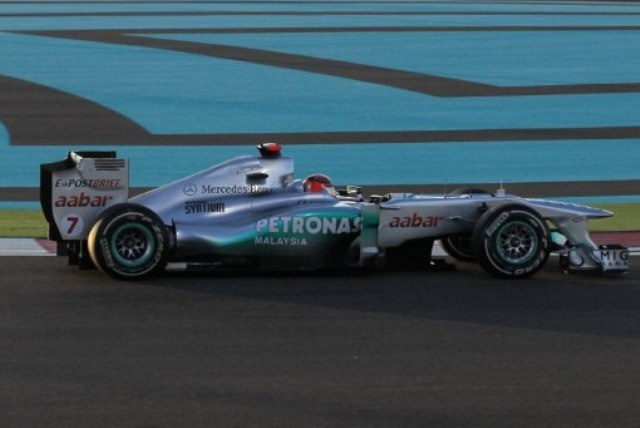 F1 Άμπου Ντάμπι: Συνεχίζει απτόητος ο Φέτελ