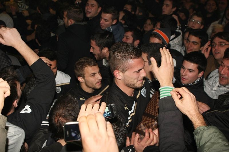 Υποδοχή ηρώων! (photos+video)