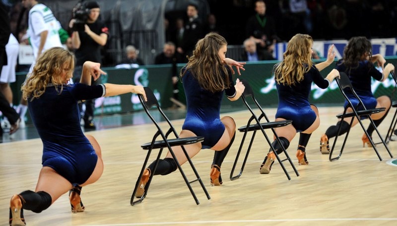 Εντυπωσίασαν οι χορεύτριες της Ζαλγκίρις (photos)