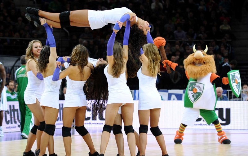 Εντυπωσίασαν οι χορεύτριες της Ζαλγκίρις (photos)