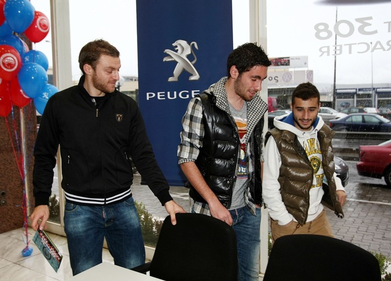 Αποθέωση για τους παίκτες του Ολυμπιακού (photos)